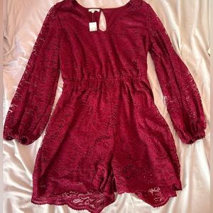 Beautiful maroon lace romper! Perfect to wear in the fall/winter